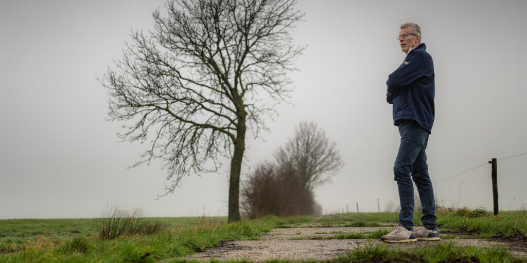 Portret_Theo_Vos_boerenerf_verrijkt_mens_buiten_BoerenZuivel